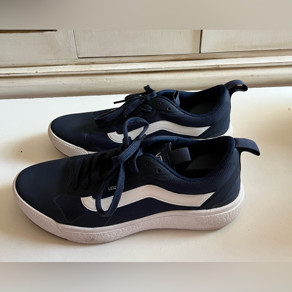 Vans UltraRange UltraCush Shoes Navy & White Men's Size 7 Women’s 8.5 sneakers